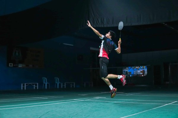 Quelles sont les méthodes pour améliorer la coordination en double au badminton ?